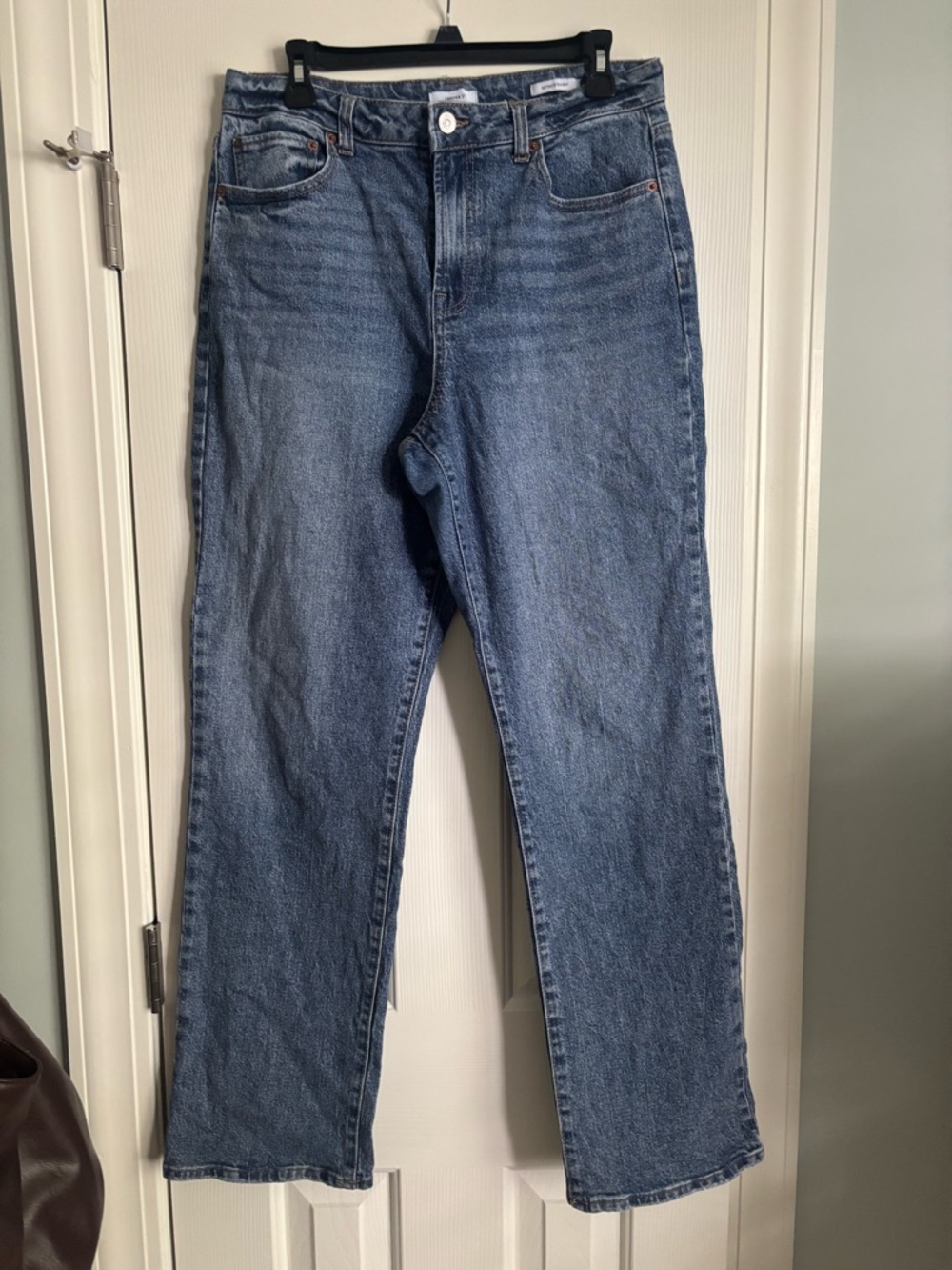 Women’s Retro Straight-Leg Jeans in Medium Blue